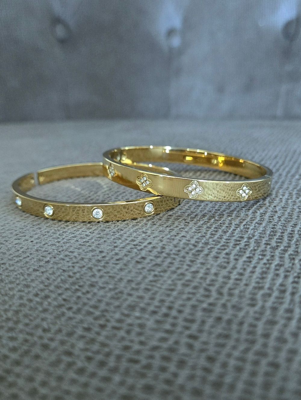 Set of Two✌️ Hinged Bangle Bracelets with Bezel Set Cubic Zirconias - NWOT - Picture 15 of 15